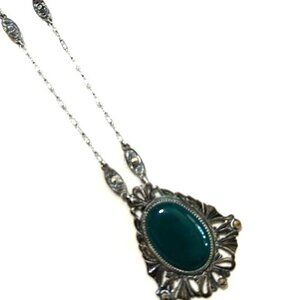 Green StoneVictorian Style Necklace with Marquisite